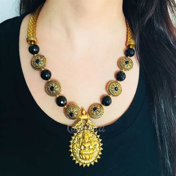 Black thread necklace with Lakshmi pendant photo  Black beaded jewelry,  Gold jewellery design necklaces, Bridal jewelry necklace