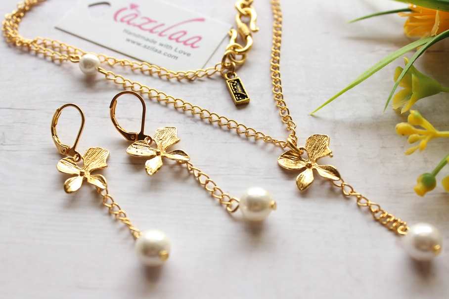 New design premium quality gold plated designer flower pendant with earring  + chain.
