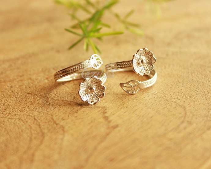Goldfish Stylish Flower Shape Adjustable Toe Ring Brass Silver Plated Toe  Ring Price in India - Buy Goldfish Stylish Flower Shape Adjustable Toe Ring  Brass Silver Plated Toe Ring Online at Best