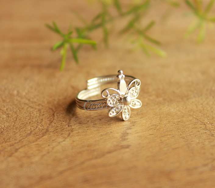 Gold Leaf Laurel Flower Toe Ring, Gold Filled Adjustable Toe Ring, Knuckle  Ring, Foot Jewelry, Summer Jewelry, Body Jewelry, Foot Ring - Etsy