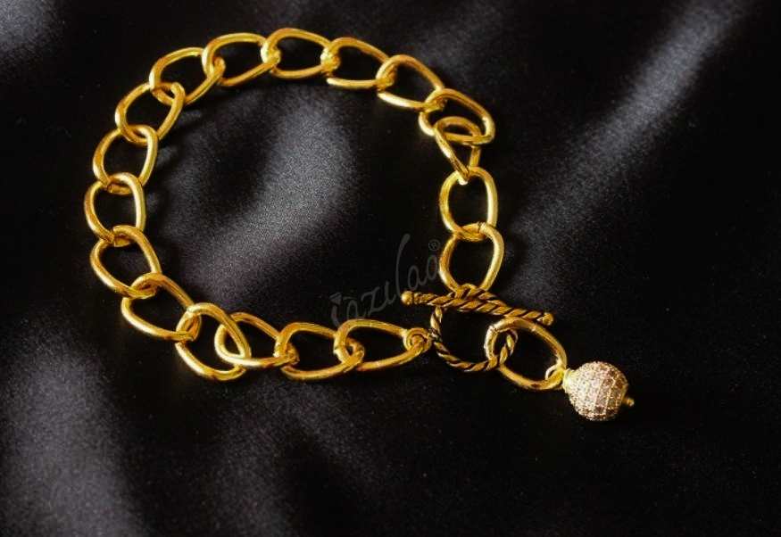 Toniq Gold Linked Chain Bracelet For Women